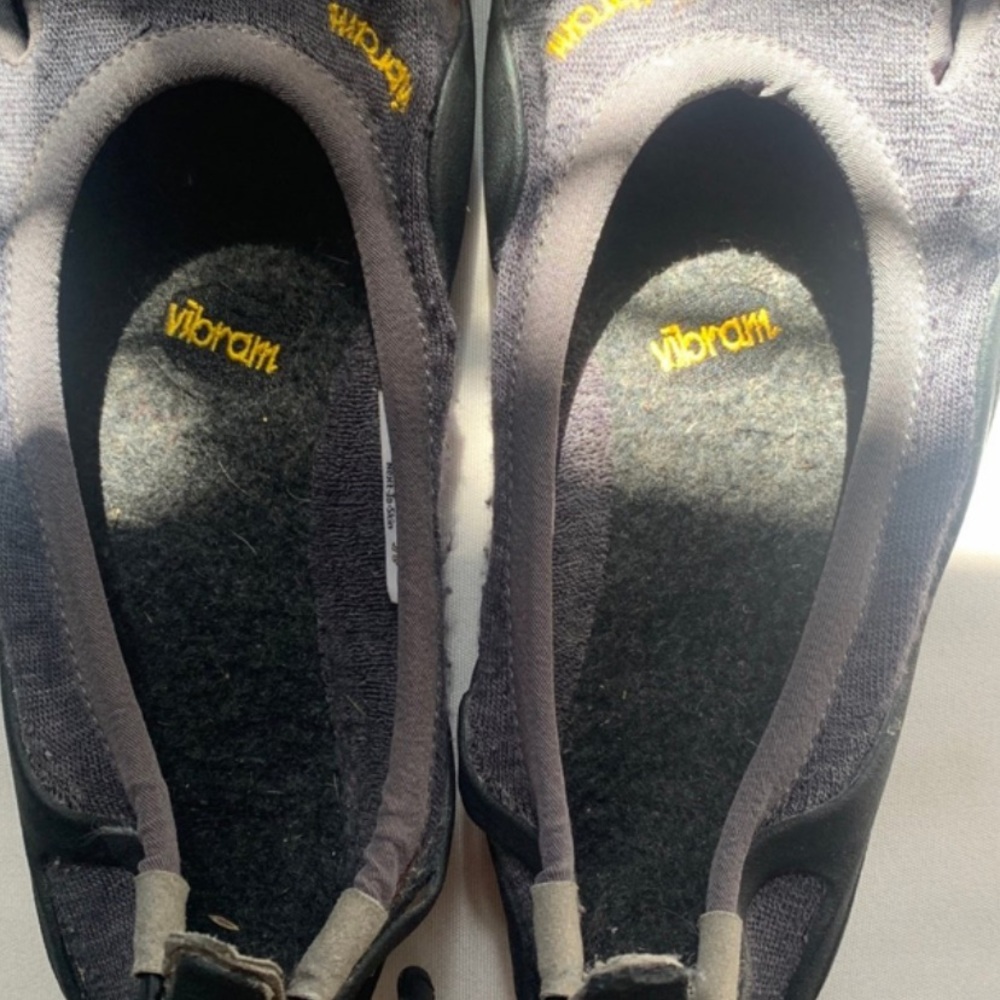 Vintage Vibram Five Fingers SmartWool Women's Black and Gray Athletic Shoes